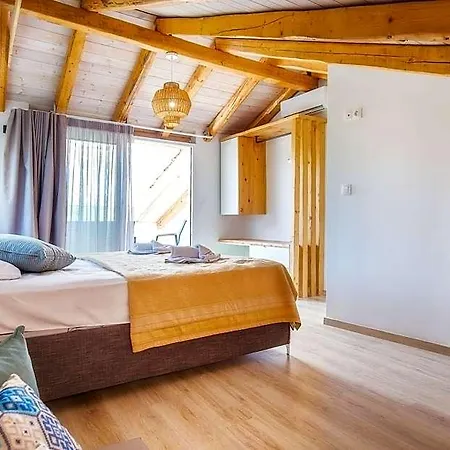 فندق Rodon House 3*